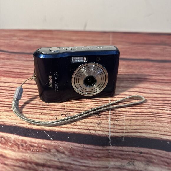 Nikon Coolpix L18 8MP 3X Zoom Compact Digital Camera Blue - Parts - Picture 1 of 7